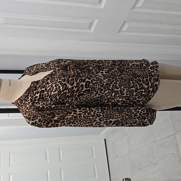 Oversized Animal Print Blouse - Picture 3 of 4